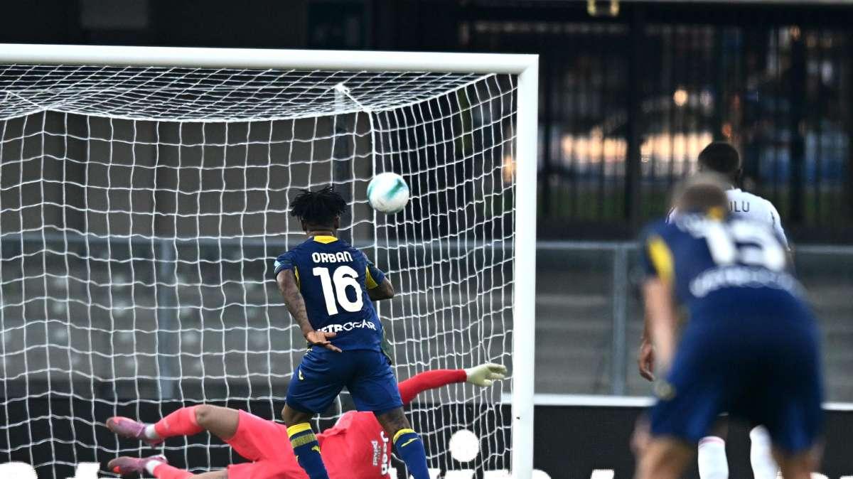 Verona-Juventus, l’arbitro Rapuano sbaglia l'annuncio VAR: cosa è successo