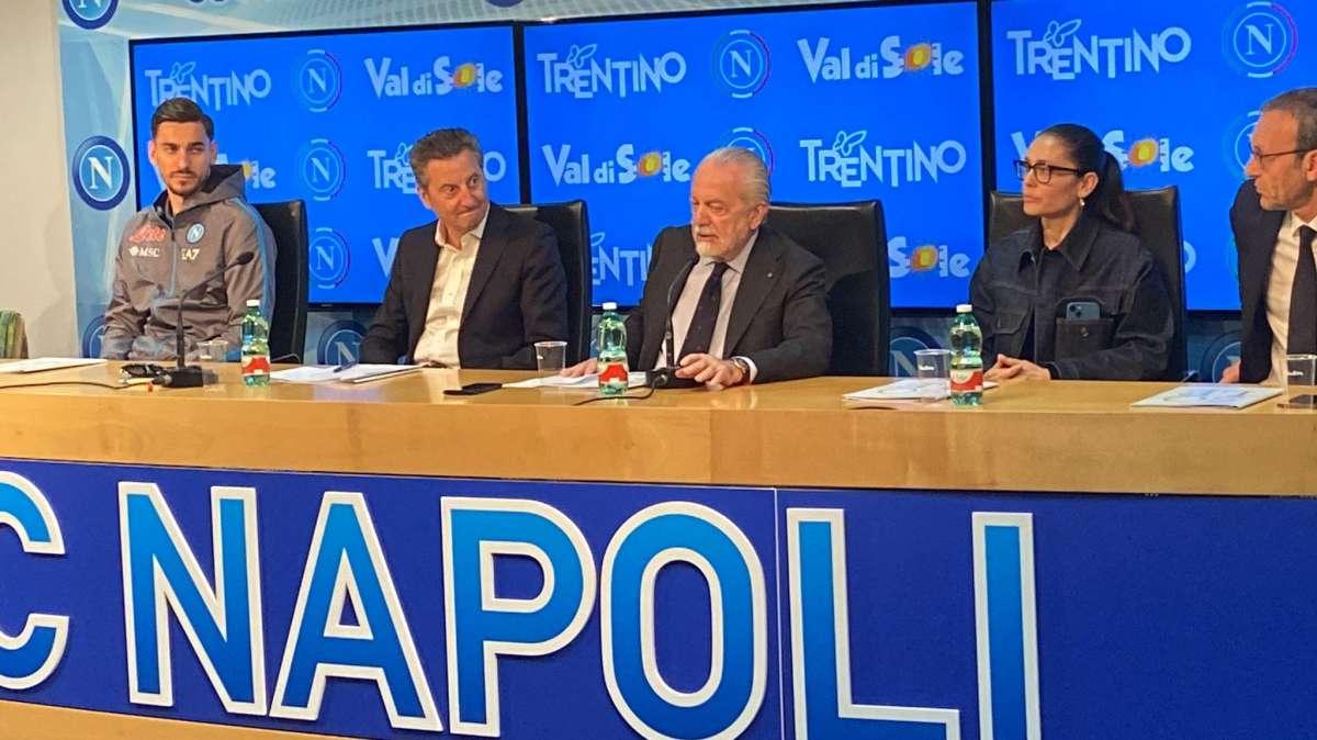 RILEGGI LIVE - Dimaro 2023, ADL: "Scouting al lavoro, ma è presto. Altri 3 anni in Trentino. Sulla cena...", Valentina DL: "Ecco le novità per i tifosi", Meret: "Che orgoglio l'invasione a Dimaro"