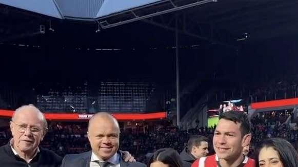 Lozano in lacrime saluta il PSV: pasillo de honor e standing ovation del pubblico