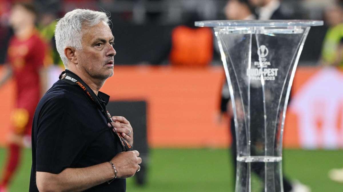 Roma, Mourinho: "Voglio rimanere ma voglio di più! Taylor? Spero faccia cagate solo in Champions"