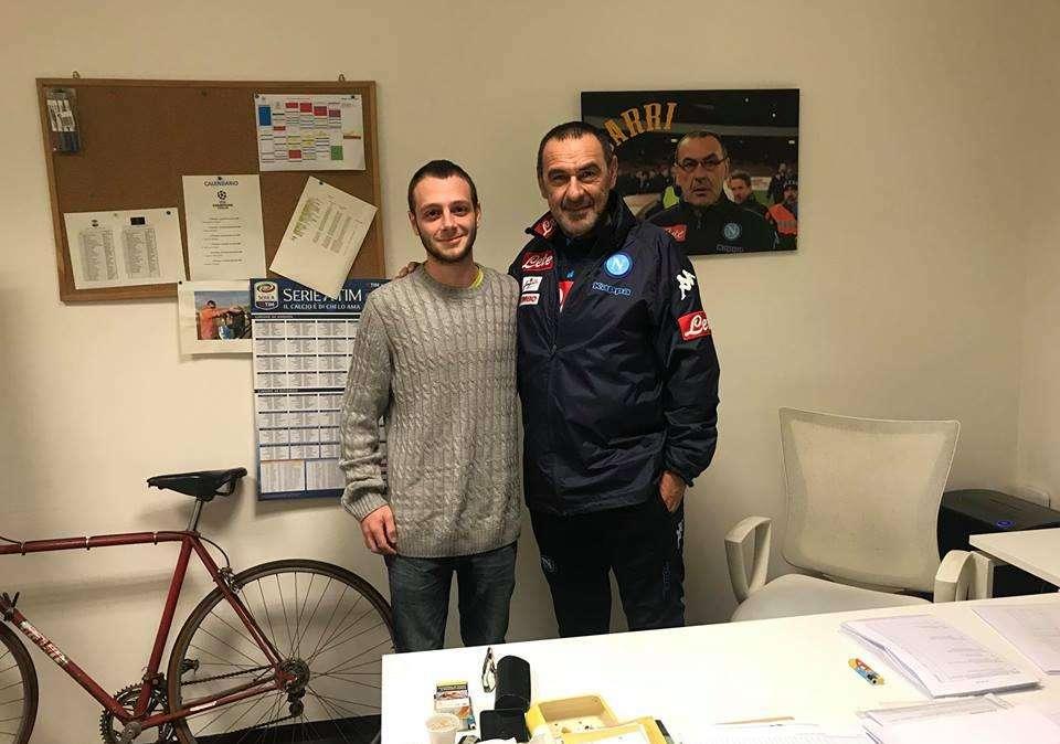 FOTO - "Come Maurizio Sarri", il tecnico incontra il rapper. Nasta a TN: "Mi ha autografato una sigaretta, è un cimelio"