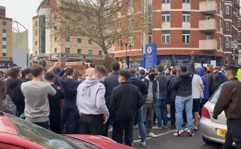 Stop Superlega, una bella notizia (anche per la passionalità di Napoli): il calcio è ancora dei tifosi