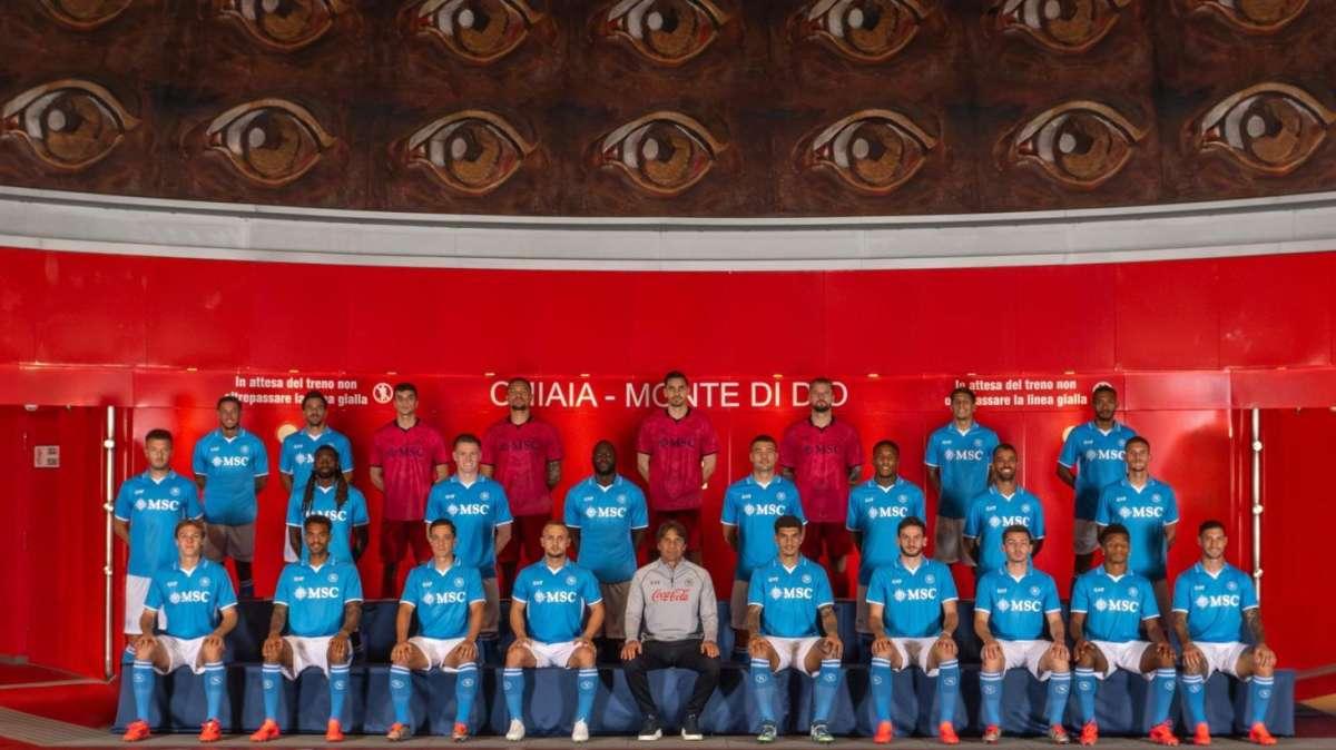 Conte e la foto ufficiale in metro: “La stazione Chiaia tra le più belle d’Europa”