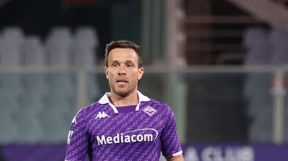 Como scatenato sul mercato: Fabregas prova a convincere lo juventino Arthur
