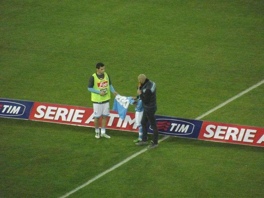 FOTO - Maggio raggiunge le 200 presenze in azzurro: firmata la maglia celebrativa nel pre-partita