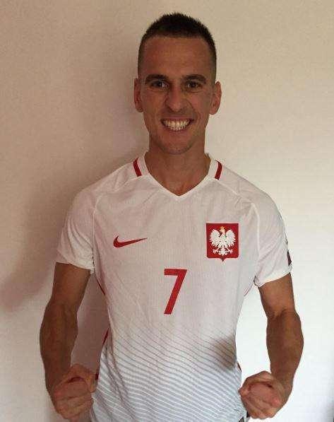 FOTO - Milik, messaggio per la sua Polonia: "Vi sono vicino, credo nella vittoria!"
