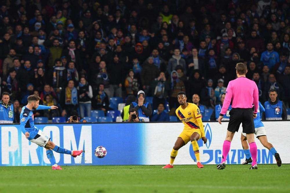 "C'è solo un Maradona!", Messi e la reazione ai cori del San Paolo: il retroscena