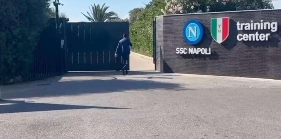 Ecco Manna: le prime immagini del nuovo ds del Napoli a Castel Volturno