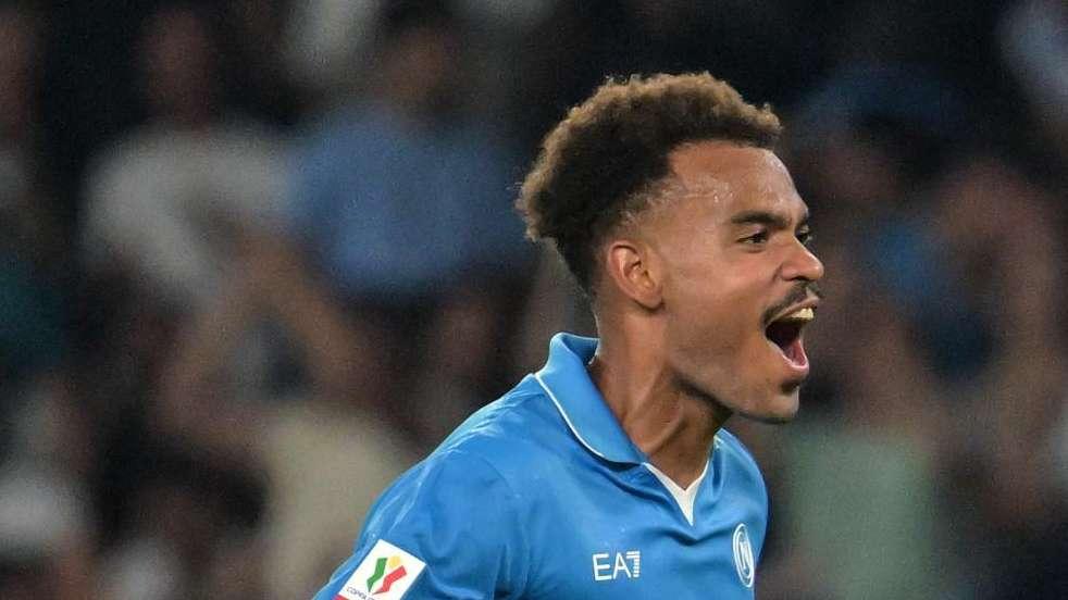 Triplo cambio per il Napoli: entrano Simeone, Ngonge e Raspadori