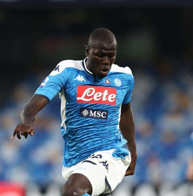 Koulibaly sbaglia solo per l'espulsione, ma viene beccato dai quotidiani: "Inaccettabile, squalifica che peserà"