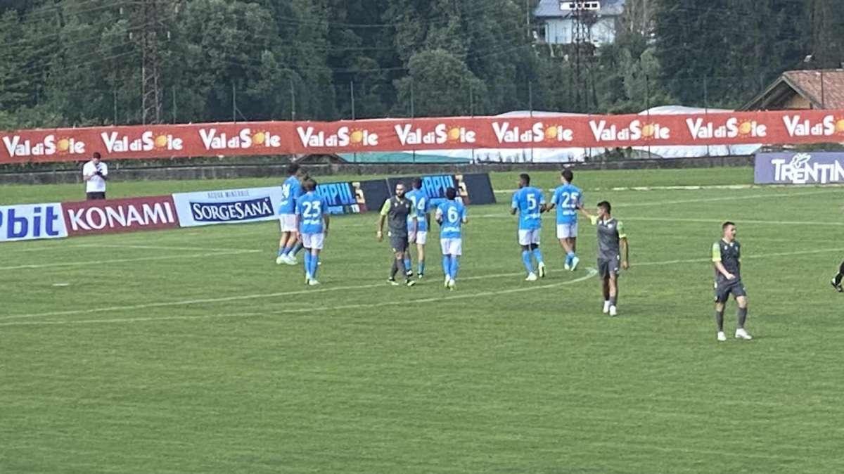 Incredibile Anaune: l’allenatore è campano, tifa Napoli e si è tatuato lo scudetto