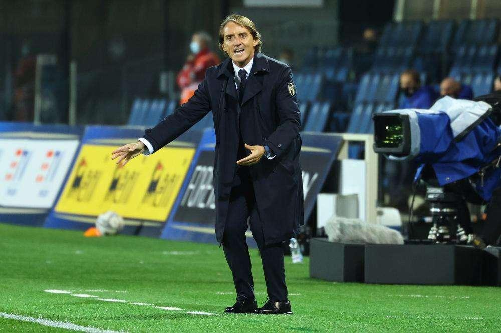 Italia, Mancini sul Covid: "Non se ne può più. Con stadi chiusi club in difficoltà..."