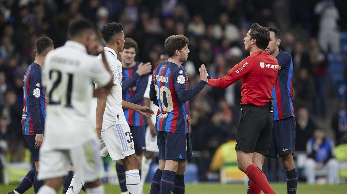 Caso Barça, spunta una nuova frase dell'ex vicepresidente arbitri: "Posso aiutarvi col VAR?"