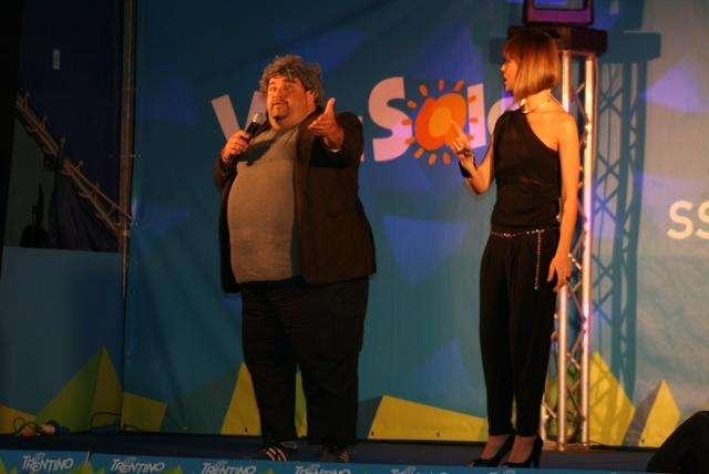 VIDEO TN - Il Nonno moderno in scena a Dimaro: applausi e risate per lo spettacolo a Dimaro