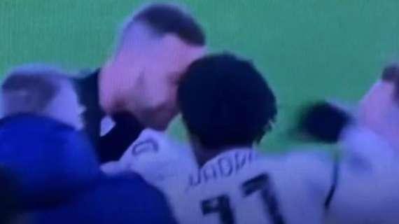 VIDEO - Pugno di Cuadrado ad Handanovic! Immagini già virali sui social