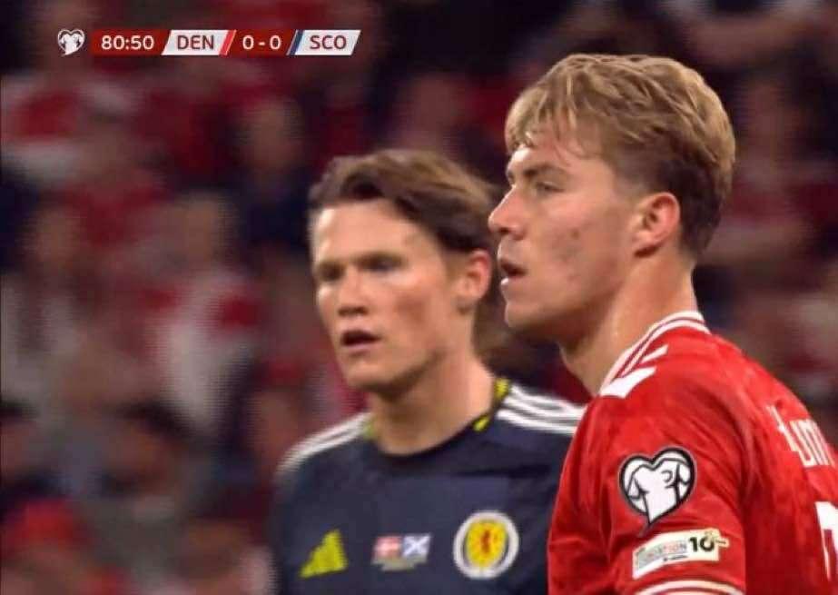 Danimarca e Scozia si dividono la posta: 22' per Hojlund, 96' per McTominay