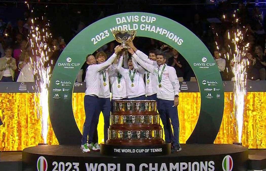 Tennis, l'Italia riporta a casa la Coppa Davis dopo 47 anni! L'impresa di Sinner e Arnaldi