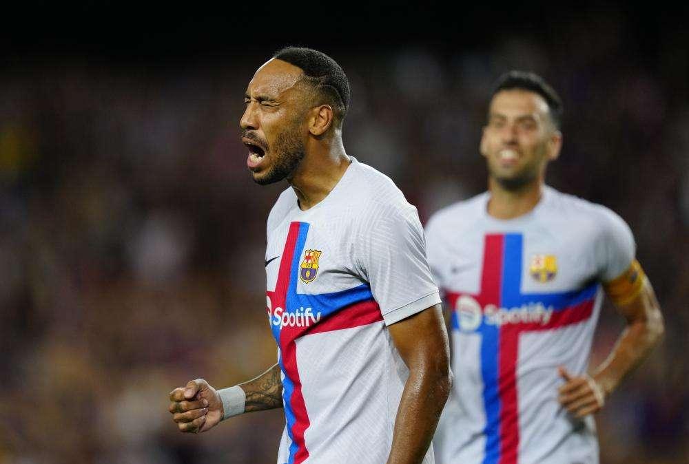 Barcellona, rapina a mano armata in casa Aubameyang: minacciata anche la moglie