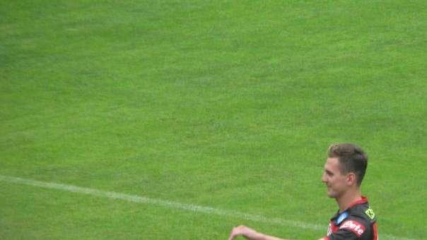 FOTO TN - Riecco Milik! Applausi dei tifosi per l'attaccante polacco che lavora in palestra: c'è anche Inglese