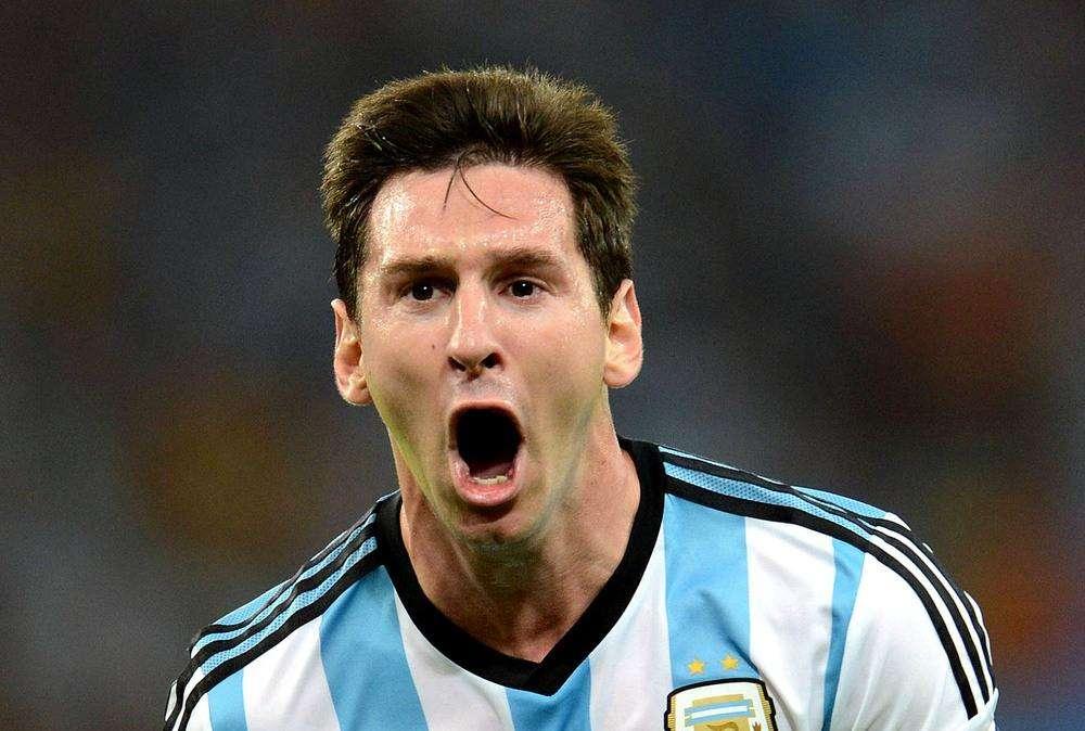 Ferrara in diretta a Sky dopo il gol di Messi: "Diego resta un'altra cosa, per tre motivi Leo è inferiore"