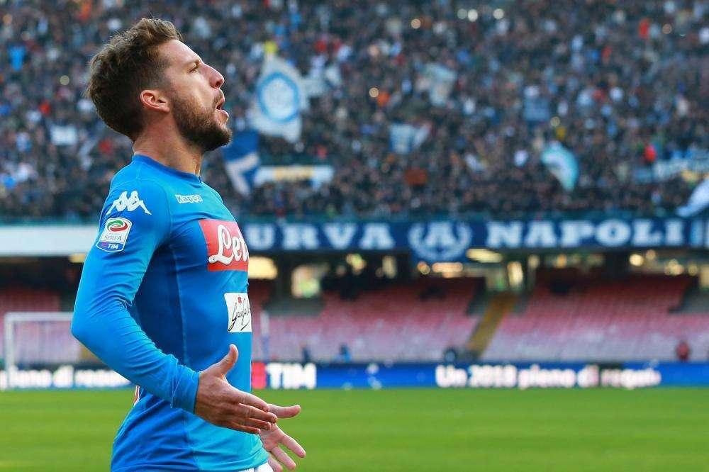 UFFICIALE - Nulla di grave per Mertens, partirà per Lipsia. I convocati di Sarri: c'è anche Reina