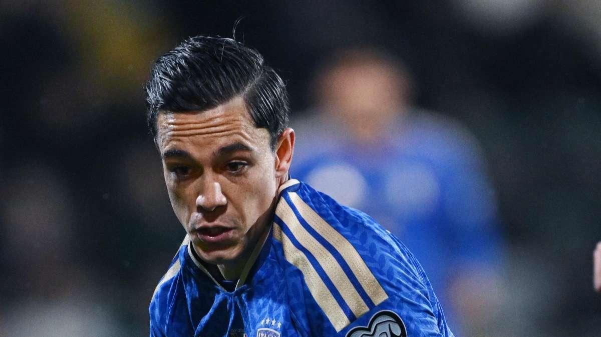 Raspadori verso il ritorno in Serie A: l'ex azzurro è più vicino alla Roma, i dettagli