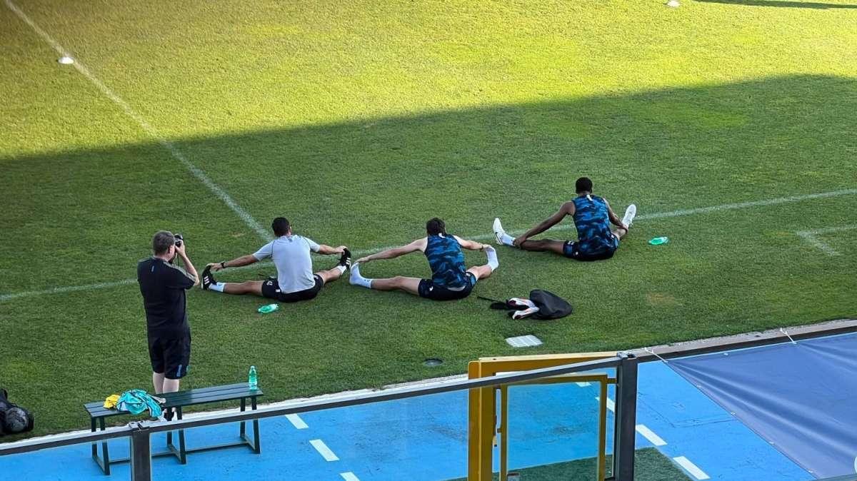 Niente partitella per Kvara e Cajuste: stretching per entrambi