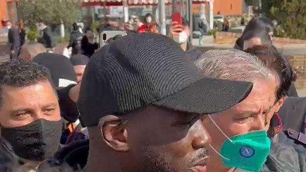 VIDEO - Koulibaly al rientro a Napoli: "Non vado via, sono tornato per restare!"