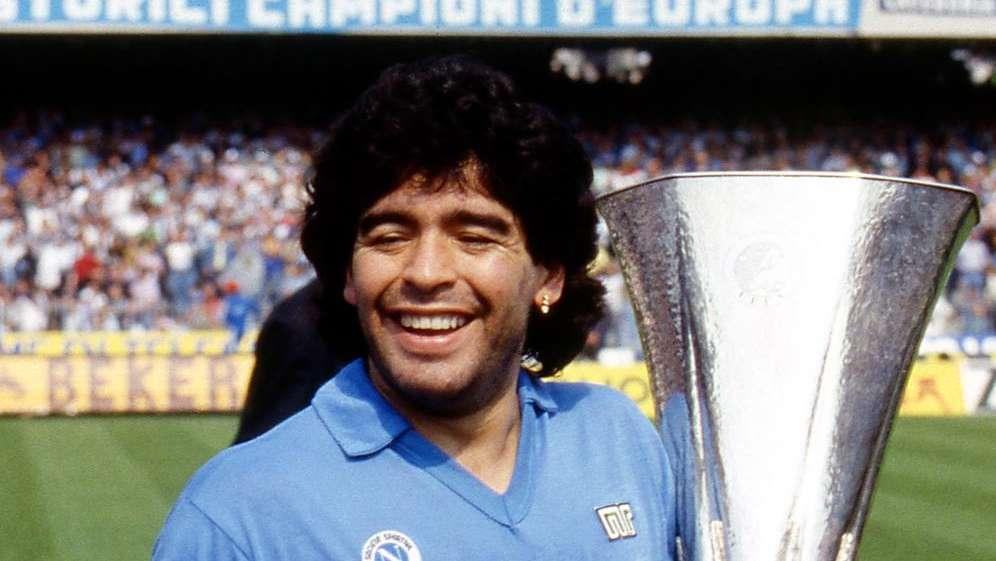 FOTO - Tutti in campo con la 10 di Diego, ecco la maglia che indosseranno gli azzurri
