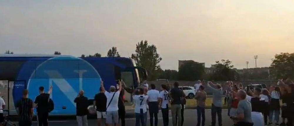 VIDEO TN - Napoli arrivato allo Stadium, fischi ed insulti contro il pullman degli azzurri
