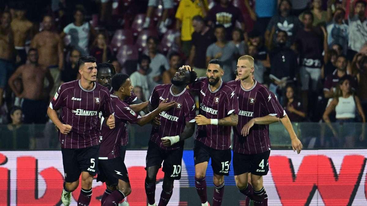 Coppa Italia, la Salernitana elimina lo Spezia ai rigori: il contestato Dia salva i granata
