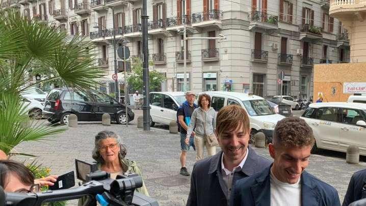 FOTO - Di Lorenzo arrivato all'Hotel Vesuvio: ora la firma sul contratto, in attesa dell'annuncio