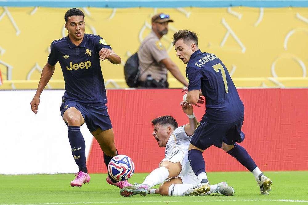 Juve, Conceicao è atterrato all'aeroporto di Torino: altri 30mln per acquistarlo 