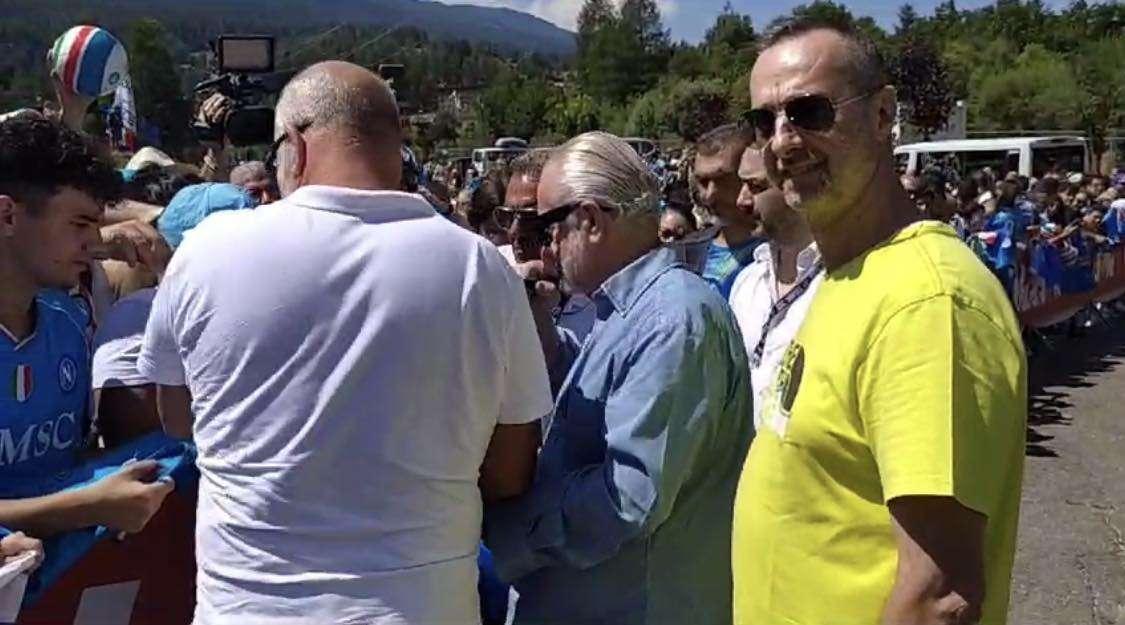 FOTO - Bagno di folla per ADL che firma le maglie: "Record d'affluenza? La forza di Napoli!"