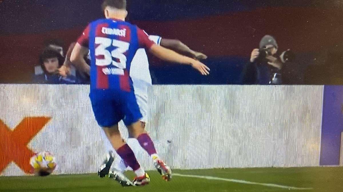 FOTO - Rigore negato al Napoli! C'era il tocco sul piede di Osimhen