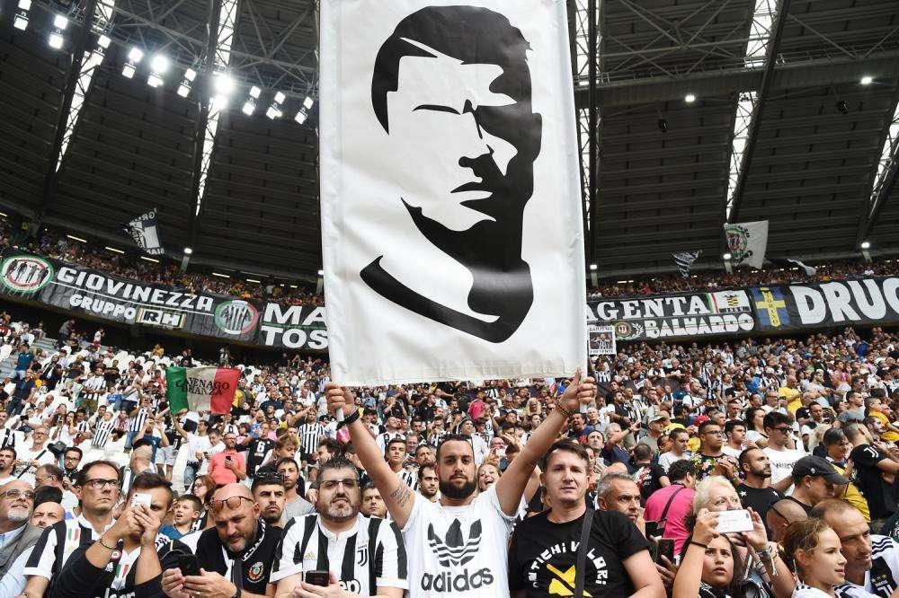 CR7 si sblocca, ma i tifosi della Juve pensano agli azzurri sugli spalti: "Napoli usa il sapone!"