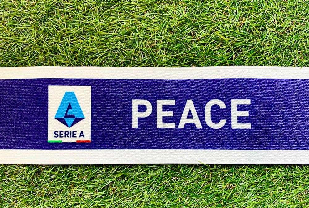 Ucraina: Serie A;capitani in campo con scritta 'Peace' su fascia
