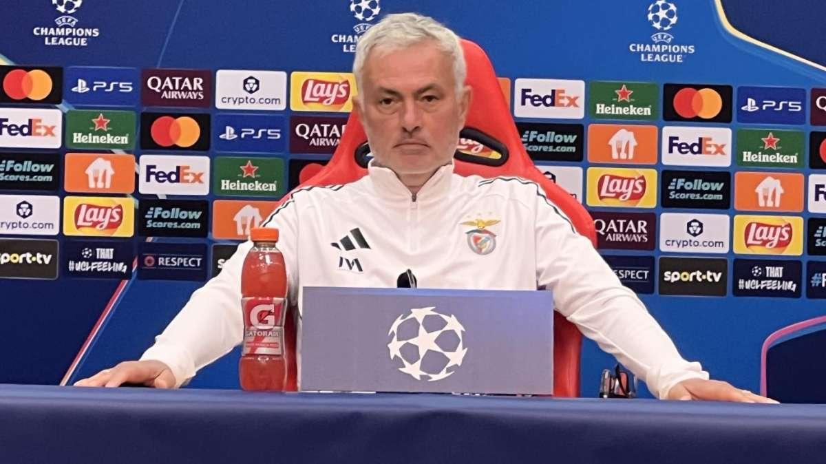 Benfica, Mourinho in conferenza: "Assenze Napoli? Non fatemi ridere, vedete la panchina! Oggi sono più forti"