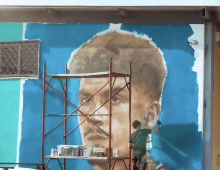 Di Lorenzo è parte della città: spunta murale in suo onore