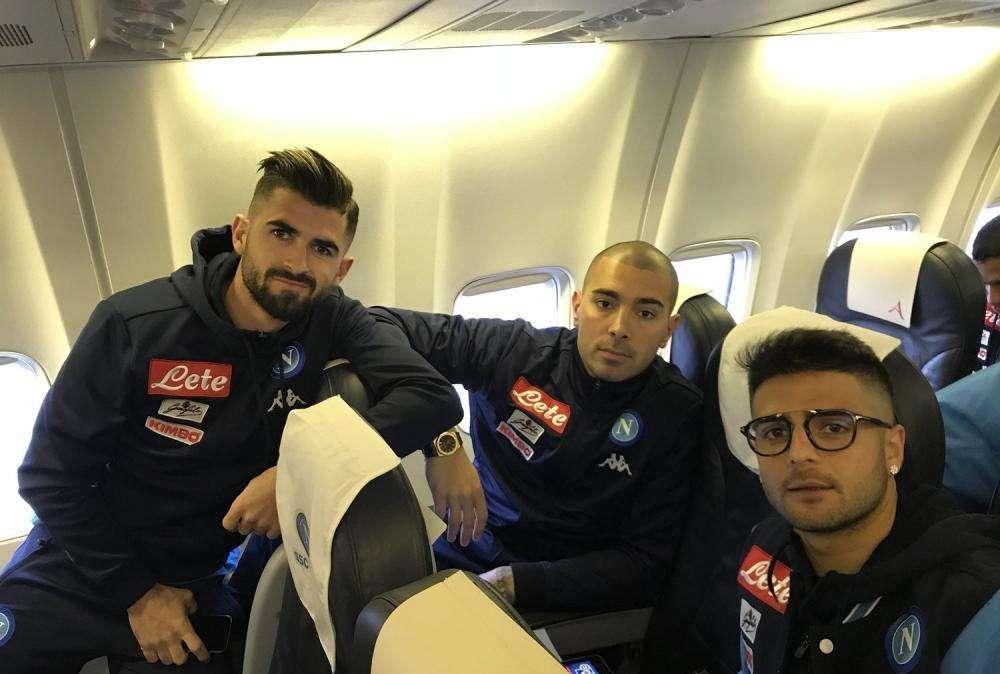 FOTOGALLERY - Napoli in partenza verso Cagliari: le immagini dall'aereo azzurro