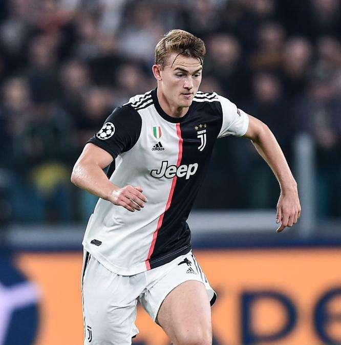 Scandalo a Torino: braccio di De Ligt, ma il VAR non richiama l'arbitro!