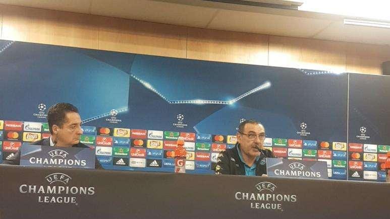 Sarri in conferenza: "Primo posto meritato! Avversarie? Cambia poco, ma voglio follie! Ora entusiasmo e non euforia, c'è il Cagliari. Mercato? Per me avanti con Gabbia..."