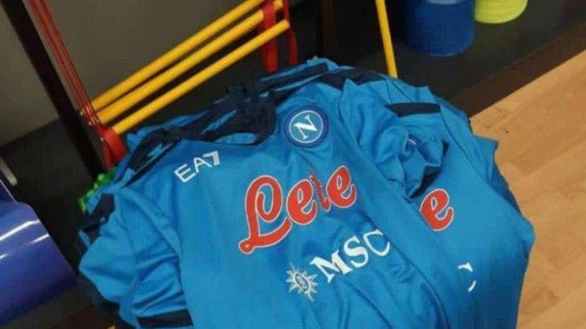 FOTO - Arrivate le nuove maglie: 'rubato' il primo scatto già virale sui social