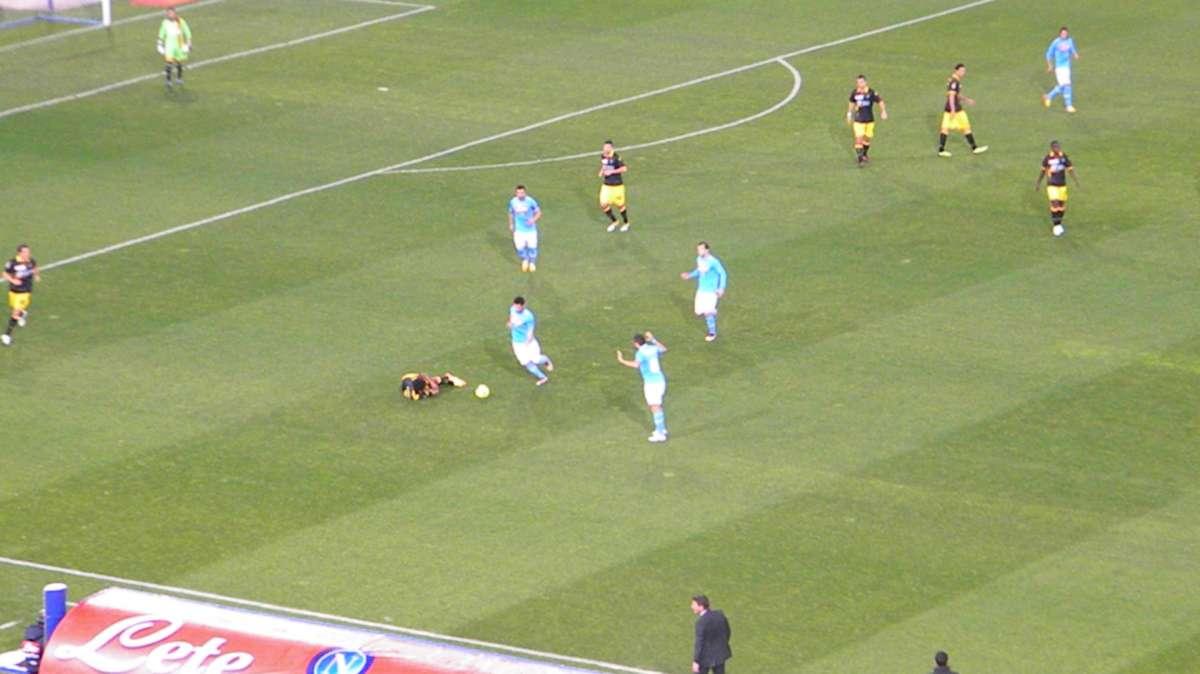 RILEGGI IL LIVE - NAPOLI-LECCE 4-2 (26' Lavezzi, 32' e 81' Cavani, 41' Dzemaili, 53' Muriel, 93' Corvia) Poker azzurro al San Paolo