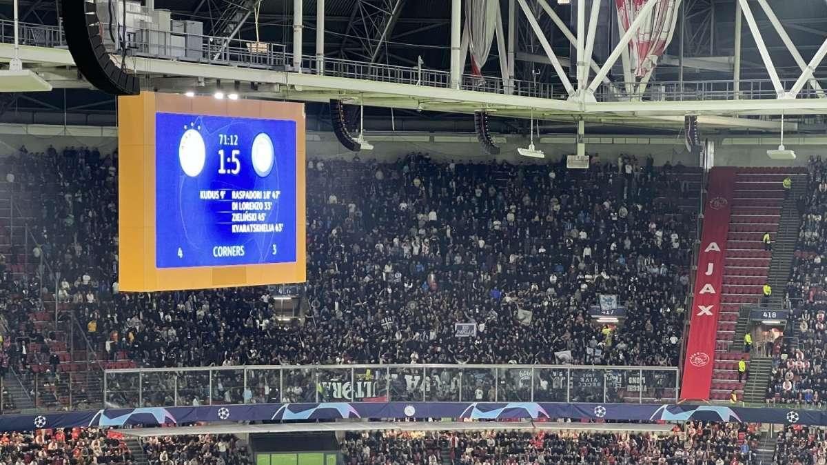 “Sai perché mi batte il corazon? Ho visto un grande Napoli”, tifosi azzurri scatenati alla Cruijff Arena