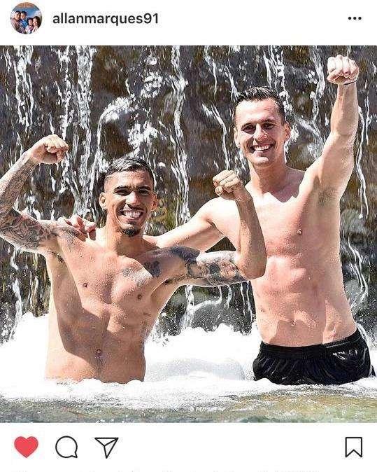 FOTO - Anche Allan scrive a Milik: "Ti aspettiamo in campo più forte di prima"