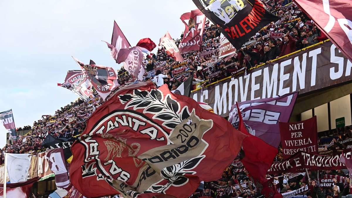 Il consigliere di Salerno propone: “Affiancare bandiere della Salernitana a quelle del Napoli”