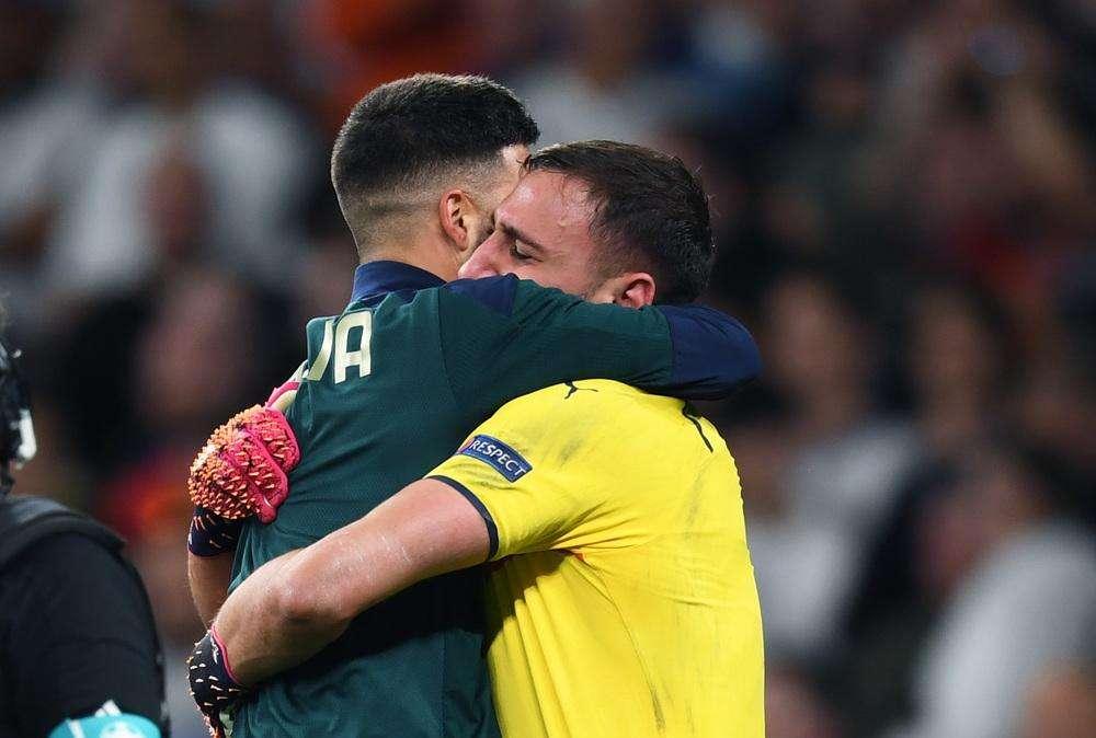 FOTO - “Grande amico mio”, Insigne si congratula con Donnarumma per la vittoria del premio Yashin