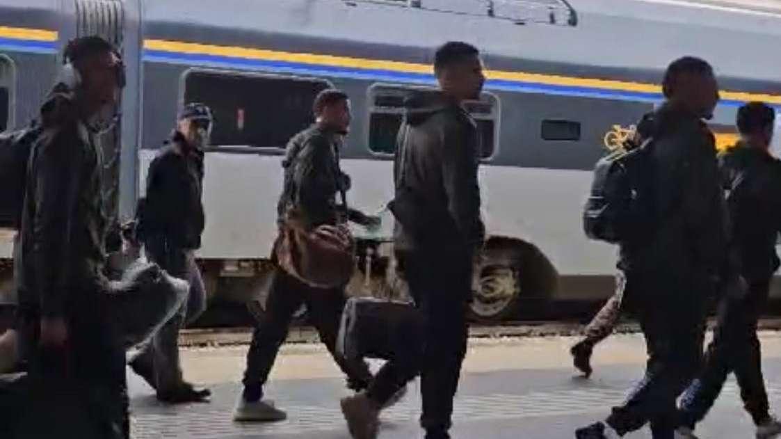Napoli in partenza: viaggio in treno fino a Firenze e poi lo spostamento a Empoli
