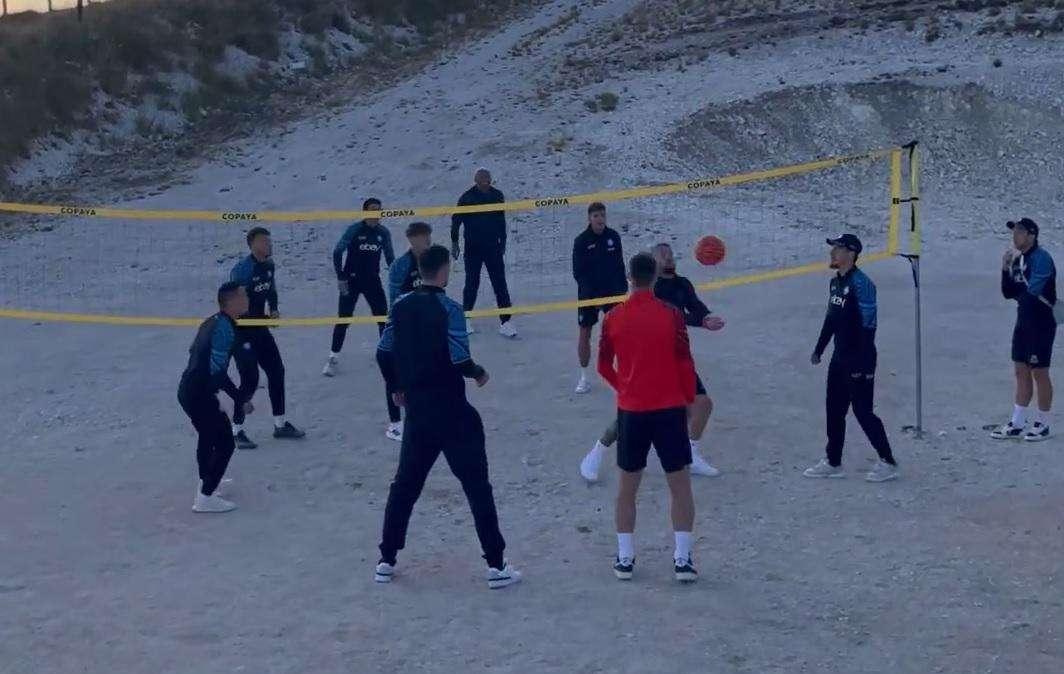 VIDEO - Gli azzurri si divertono in ritiro: sfida di volley nel pomeriggio libero